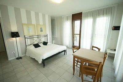 Moderne Wohnung mit Pool im Chianti