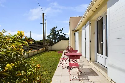 Haus in Brem-sur-Mer in der Nähe des Dunes...