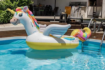 Ferienhaus in Loborika mit privatem Pool