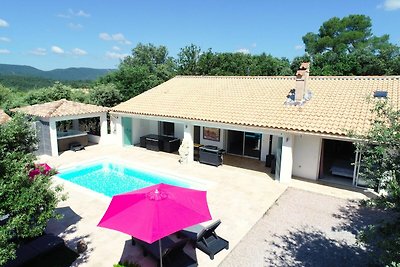 Ferienhaus mit großem Garten und Swimmingpool