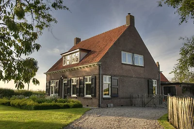 Gerהumiges Bauernhaus in IJzendijke mit...