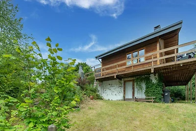 Ferienhaus in Bievre mit Garten