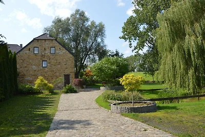 Landhaus auf einem Bauernhof mit Teich in...
