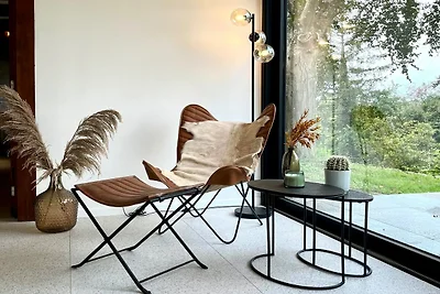 Luxusvilla mit Garten und Seilrutsche