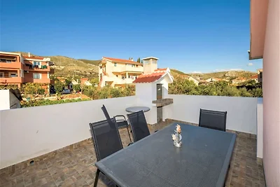 Trogir Comfortable Apartment with Terrace - T...