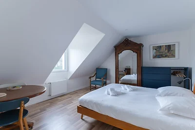 Nieuw huis met zwembad vlakbij het strand.