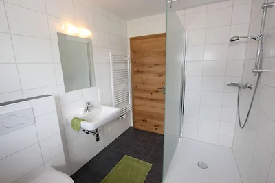 Schöne Wohnung auf einem Bauernhof im Grünen