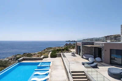 Seafront luxury villa,infinity pool & devine...