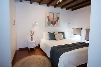 Soggiorno a bordo piscina con vista sulla...