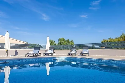 Villa in Sveti Lovreč mit Schwimmbecken