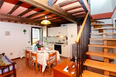 Bellissima villa in pietra sulle colline