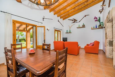 Rustikales mallorcanisches Landhaus mit Pool