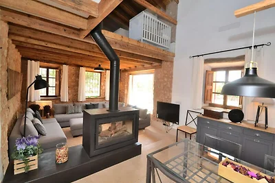 Haus in Llubi mit Pool und Garten