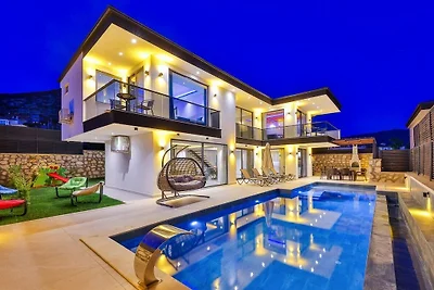 Villa in Kalkan mit Schwimmbecken