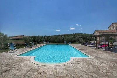 Schönes Bauernhaus mit Schwimmbad