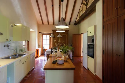 Schönes Ferienhaus in Issac mit Schwimmbad
