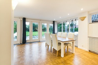 Modernes Ferienhaus in Groede mit Terrasse