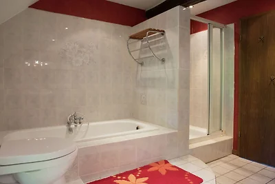 Geräumiges Ferienhaus in Theux mit Pool