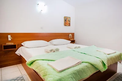 Comfort One Bedroom Apartment with Balcony 4