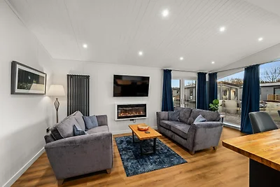 PADDOCK LODGE| DELUXE 2 BED CHALET