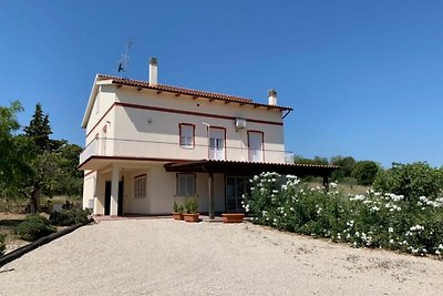 Geräumiges Ferienhaus in Lapedona mit Garten