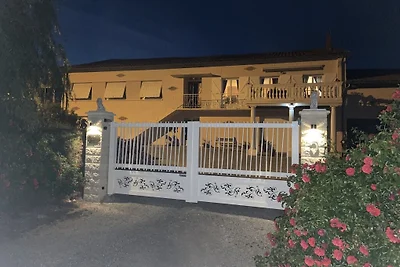 Villa moderna con piscina a Nailloux
