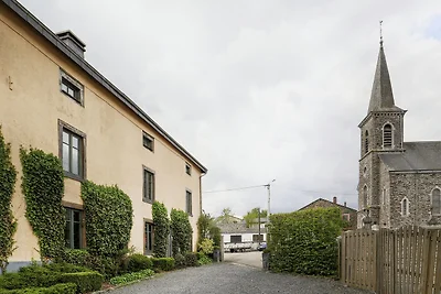 Geräumiges Bauernhaus in Gouvy mit Hallenbad
