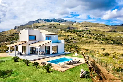 Elegante villa con piscina privata e vista...