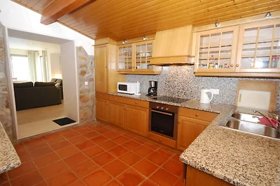 Moderna casa vacanze a Cela con piscina...