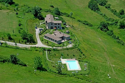 Bella casa colonica a Passignano con piscina