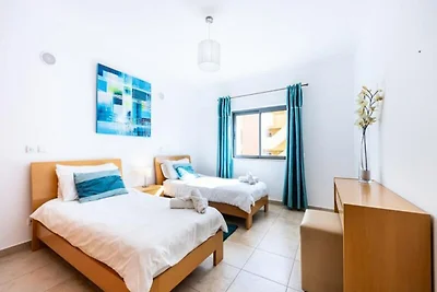 Wohnung in Lagos mit Pools und Fitnessraum