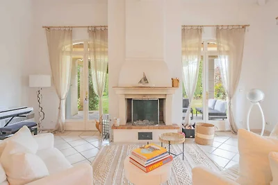 Geräumige Villa mit Pool und Klimaanlage für ...