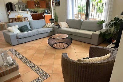 Luxuriöse Villa in Arenas mit Swimmingpool