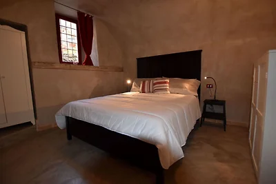 Palazzo antico a Provaglio d'Iseo con cortile