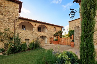 Scenic villa in Gaiole in Chianti with pool