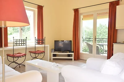 Apartment in Montbrun-Les-Bains mit Garten
