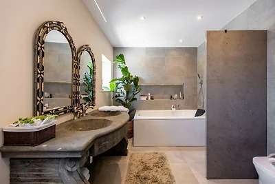 Schöne Villa in Budens mit Pool