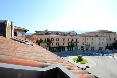 Spaziosa casa vacanze a Verbania con balcone