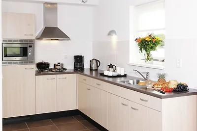 Reetgedeckte lux. Villa mit zwei Badezimmern,...