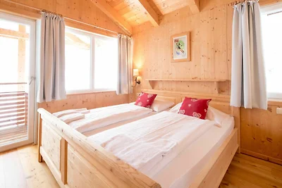 Großzügiges Chalet mit Whirlpool im Freien