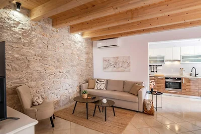 Elegante rifugio costiero a Lukoran