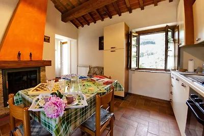 Bellissima villa in pietra sulle colline