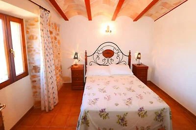 Huis in Es Llombards met zwembad en tuin