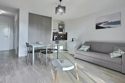 Modernes Studio in der Nähe des Mittelmeers