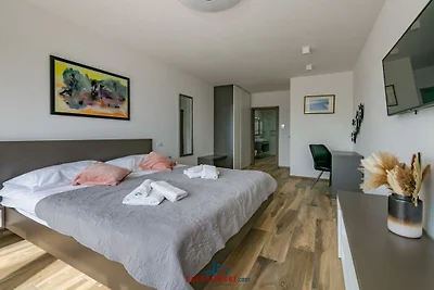 Villa in Juršići mit Schwimmbecken