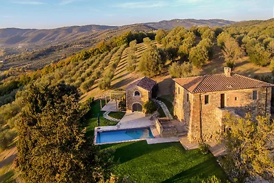 Villa di lusso a Magione con piscina