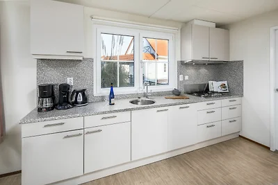 Villa mit Sauna und Ruderboot in Meeresnähe