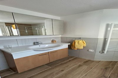 Chalet mit 2 Wohnungen von Wiesen umgeben,