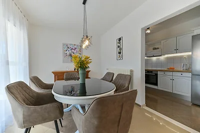 Wohnung mit Garten in Trogir