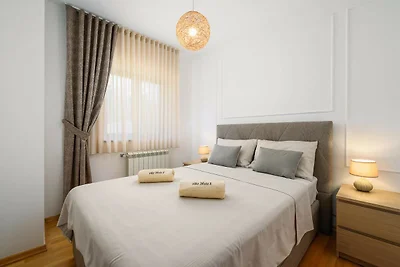 Premium-Apartment mit privatem Pool